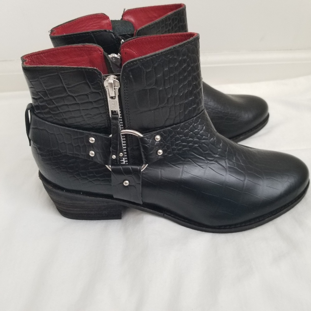 Matisse Ezrah black leather embossed moto booties